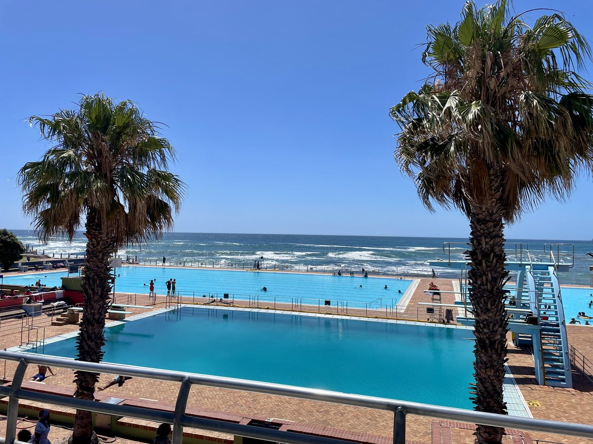 Dr David J Hunter tweet media