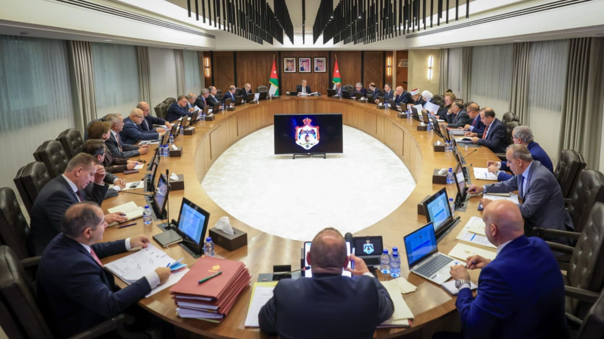 قرارات حكومية صادرة عن مجلس الوزراء في جلسته اليوم الأحد #عاجل 