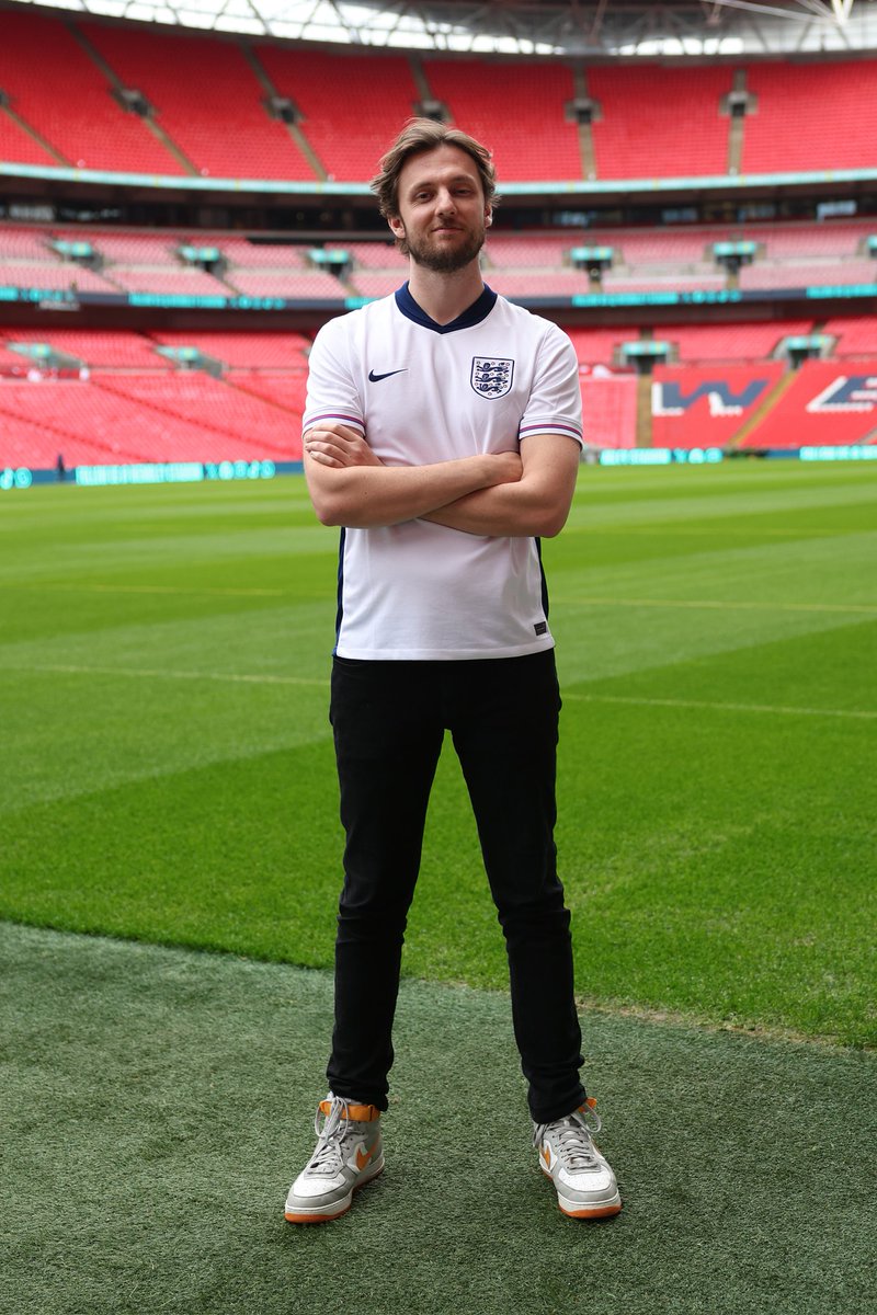 StumpyGoblin's tweet photo. Unbelievably proud to announce that I'm England's official streamer for the FIFAe Finals! 😍

Working for the national team, filming in Wembley, and getting to come out to Riyadh is such a dream come true - let's take home the trophy 😈

#ENGWIN 🏴󠁧󠁢󠁥󠁮󠁧󠁿
#ITSCOMINGHOME
#KISSTHEBADGE https://t.co/Rk4QvyyA0a