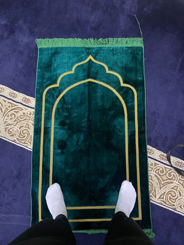 Ümmeti Muhammed'in (s.a.v) hakkı kalmayacak tek tek vereceksiniz Annelerimiz el emeklerini kulağındaki küpeleri bilezikleri ümmetin hakkı sizi bitirecek Yetimin hakkı öksüzün hakkı..