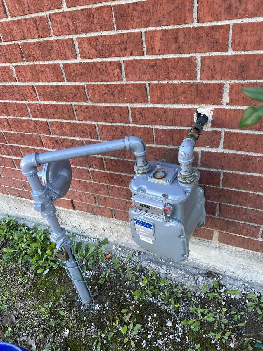 Aubrey_Plumbing's tweet image. Inspection passed ✔️ Technician removed the system from test and restored gas service. Everything is operating safely and as it should! 🔧🔥
#AubreyPlumbing #DFWPlumber #GasLineRepair #HomeSafety