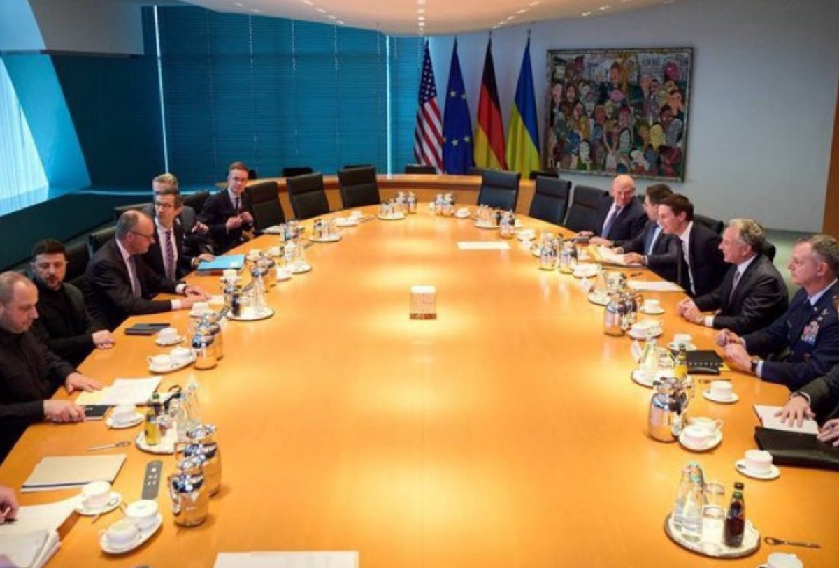 visegrad24's tweet photo. BREAKING:

The meeting between Zelensky, Merz, Kushner and Witkoff has started

🇺🇸🇺🇦🇩🇪 https://t.co/OcIK0E9z4u