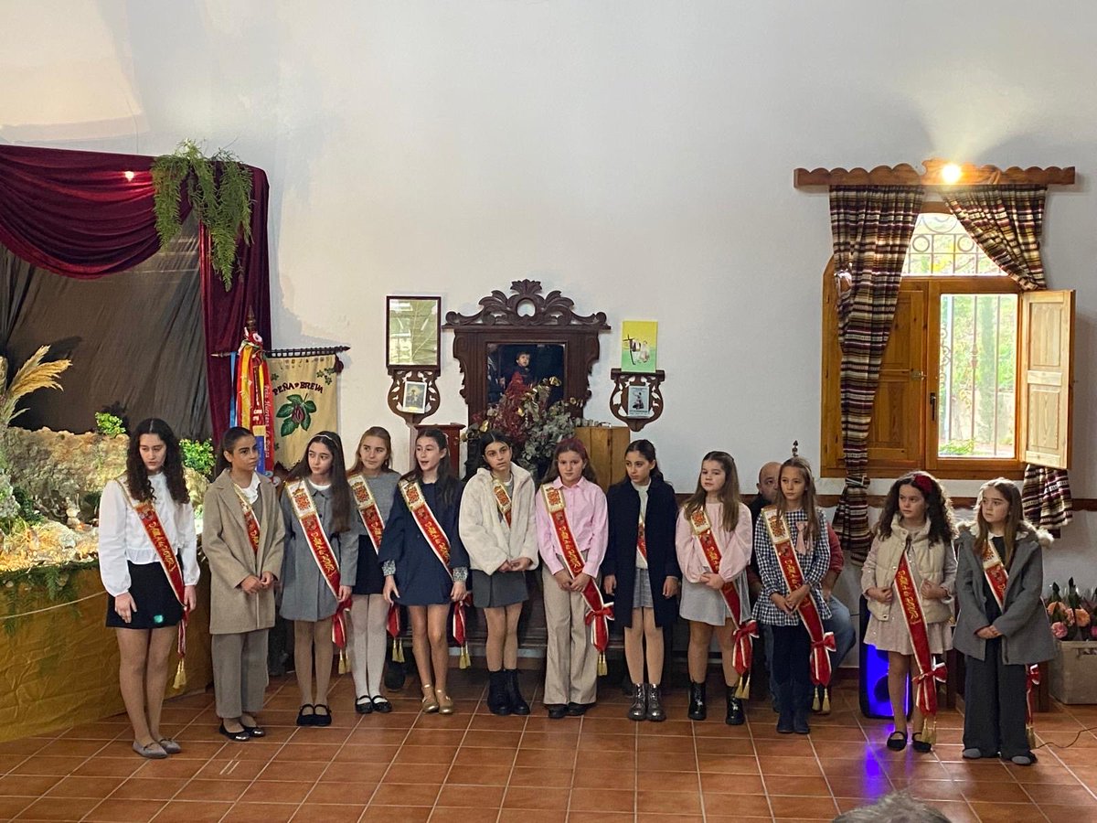 eltablacho's tweet image. Nuestra reina infantil, Sofía, asistió junto al resto de sus compañeras de la corte de honor a la inauguración del Belén de la Peña huertana La Breva. Tenéis que visitarlo!