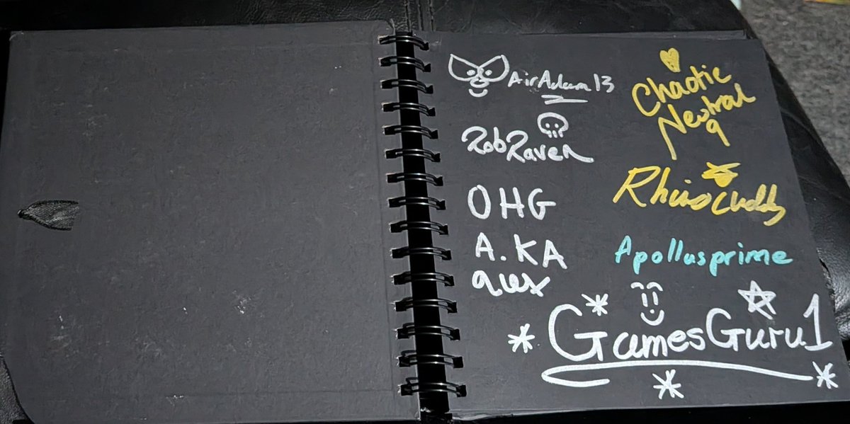 vampqueenuk's tweet image. What an amazing weekend.
now I'm sooo bad for actually taking pictures I had a great time with yummy food and a night packed with fun. Well done @MCR_meetups @MoonchildGames @celtbrenny And @THEMAGGSHOW for the amazing night as always 😚 
Ps here's the first page of my name book