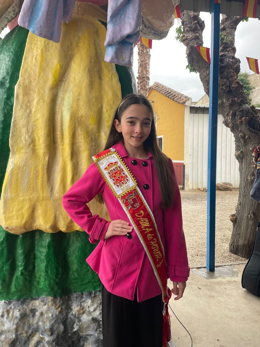 eltablacho's tweet image. Nuestra reina infantil, Sofía, ha asistido junto al resto de sus compañeras de la Corte de Honor a la inauguración del Belén de la Federación de Peñas Huertanas. Una parada indispensable estas navidades!