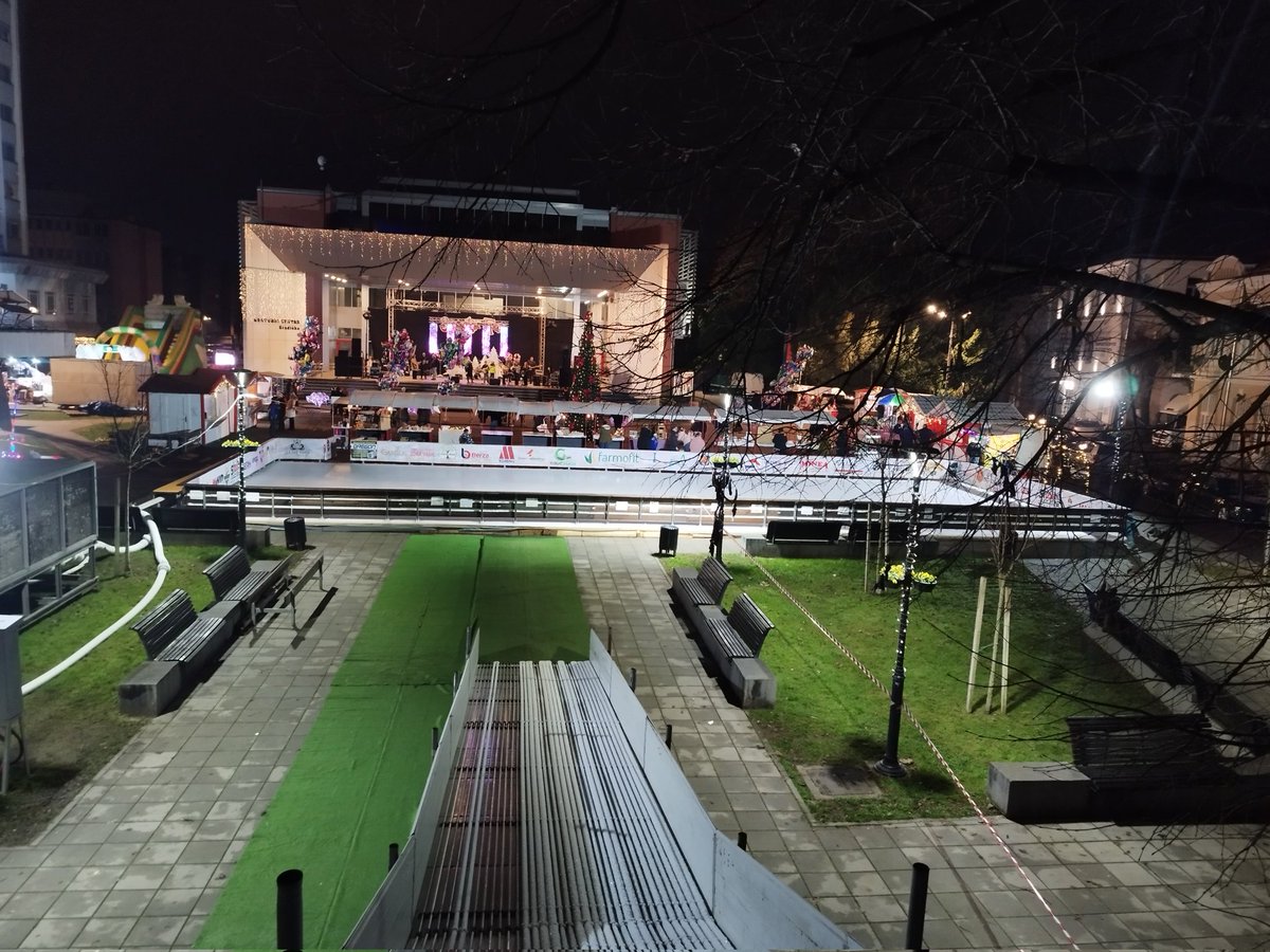 adzic_zoran's tweet image. Свечано отварање „Зимског града“ предвиђено је вечерас од 18 часова на платоу Културног центра Градишка, када ће бити одржан концерт Тијане Дапчевић.

Такође, Фестивал чоколаде, отварање клизалишта и дружење са Фазонком и његовим маскотама.