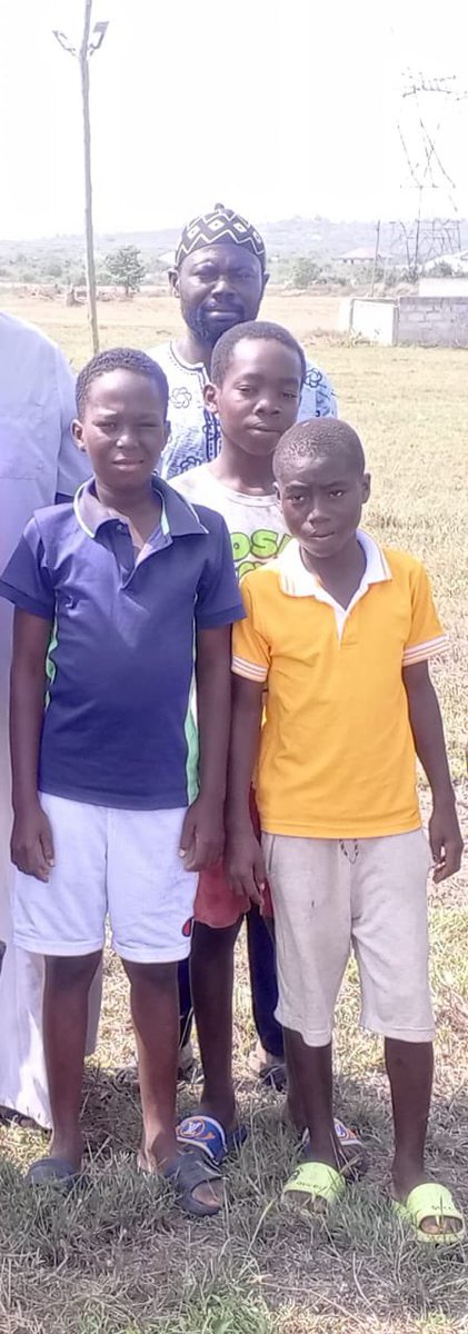 *CENTRAL EAST REGIONAL ATFAL WAQAR-E-AMAL CHALLENGE*

On Sunday, 14th December, 2025, Qaid Muqam, Rashid Entsie, lead a team of 3 Atfal from Pomadze circuit in the Gomoa East Zone to engage in waqar-e-amal activities at Bagh-e-Ahmad.