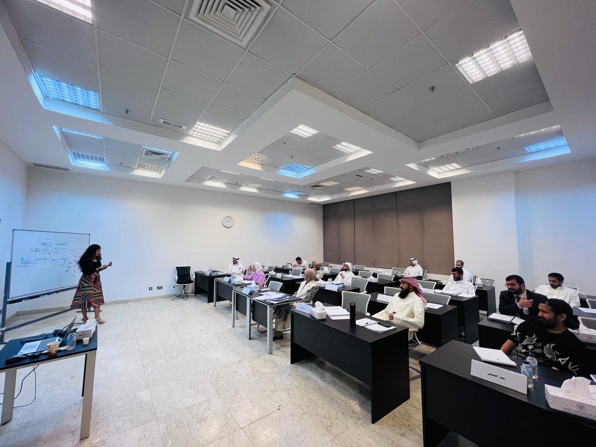 نظمت الجمعية الاقتصادية الكويتيــة بالتعاون مع شركة هيومن برو للاستشارات الاقتصادية والتدريب البرنامج التأهيلي لشهادة الزمالة المهنية البريطانية " Certified Strategic Manager - مدير تخطيط استراتيجي معتمد 

خلال الفترة من 17/11/2025 إلى 10/12/2025