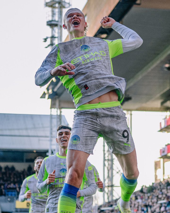 هالاند أمام كريستال بالاس: هدفان. ٢/٢ تسديدة على المرمى. ٢٤ لمسة للكرة. ٧ مبارزات فائز بها. ٥ مساهمات دفاعية 