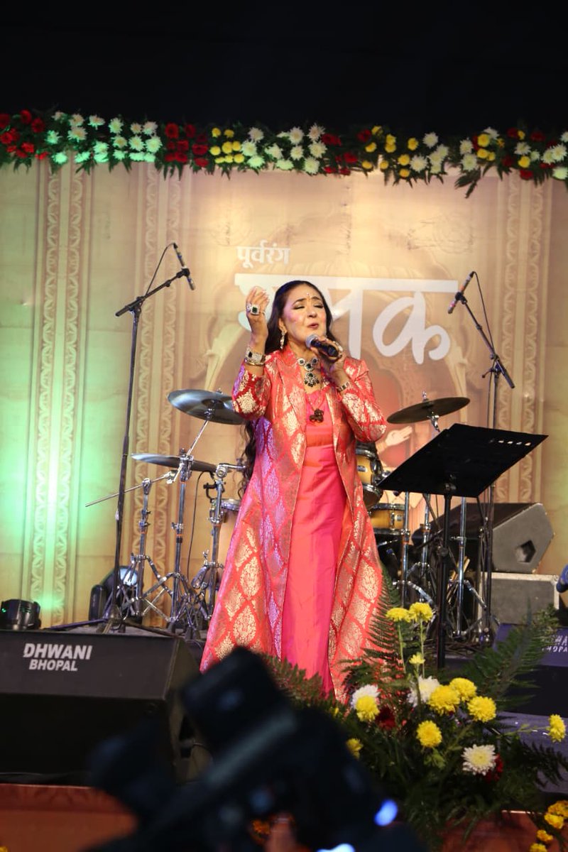 GwaliorComm's tweet image. रूहानी संगीत से महकी तानसेन की देहरी

सुविख्यात पार्श्व, शास्त्रीय संगीत व सूफ़ियाना गायिका पद्मश्री जसपिंदर नरुला ने बिखेरे संगीत के मनमोहक रंग

इंटक मैदान में सजी पूर्वरंग "गमक" संगीत सभा

#tansen
#tansensamharo
#gwalior
#musiccitygwalior