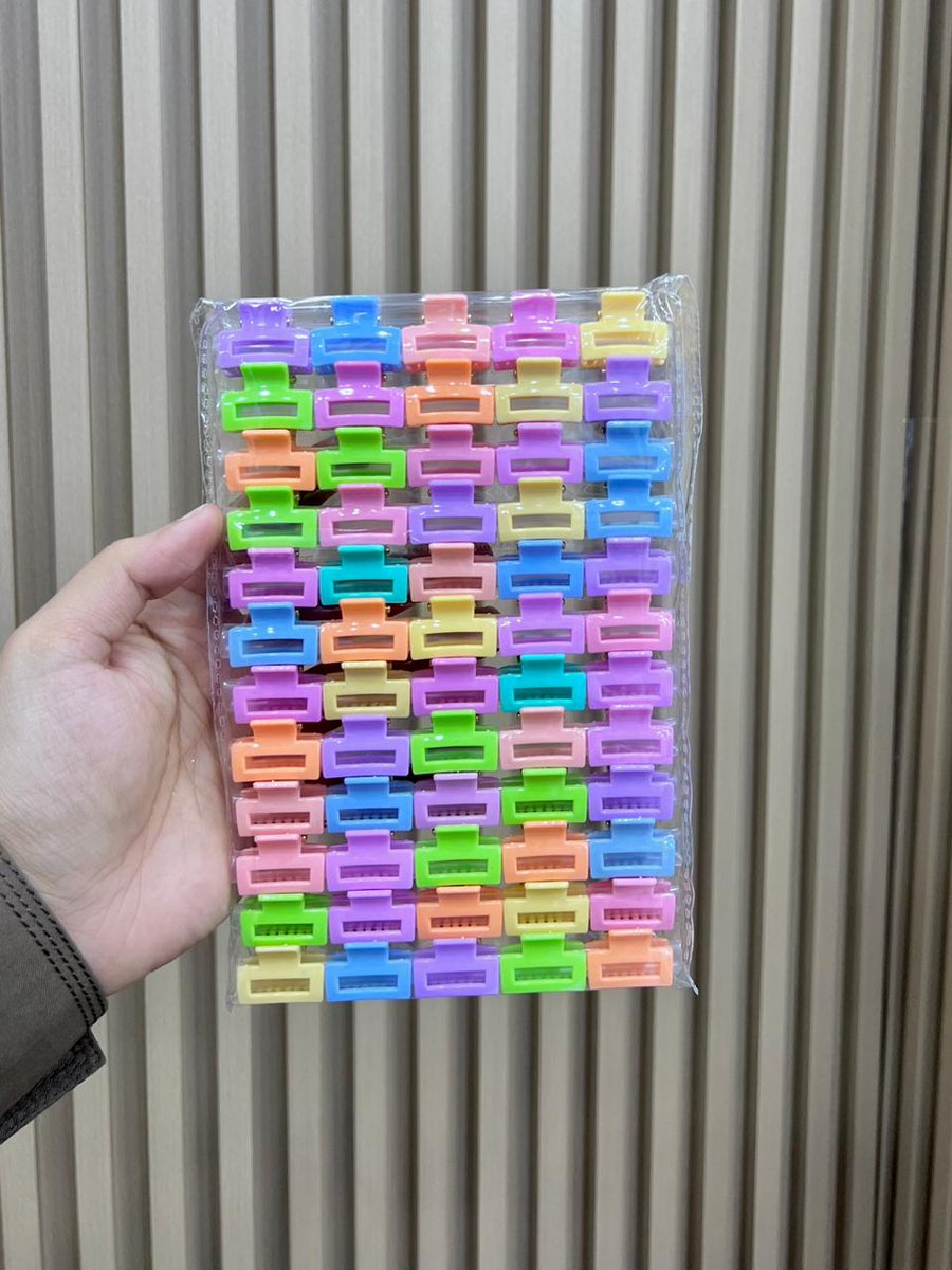 ایک چٹکی 10 روپے کی ہے 
اور پورا پیکٹ 550 کا 
مناسب منافع رکھتی ہوں تاکہ سیل زیادہ کر سکوں اپنی شہزادیوں کے لیے آڈر کریں 
رب آپکو اپنی بیٹیوں پر سلامت رکھے 
باپ ہی اپنی بیٹیوں کے چاہ لاڈ پورے کرتے ہیں