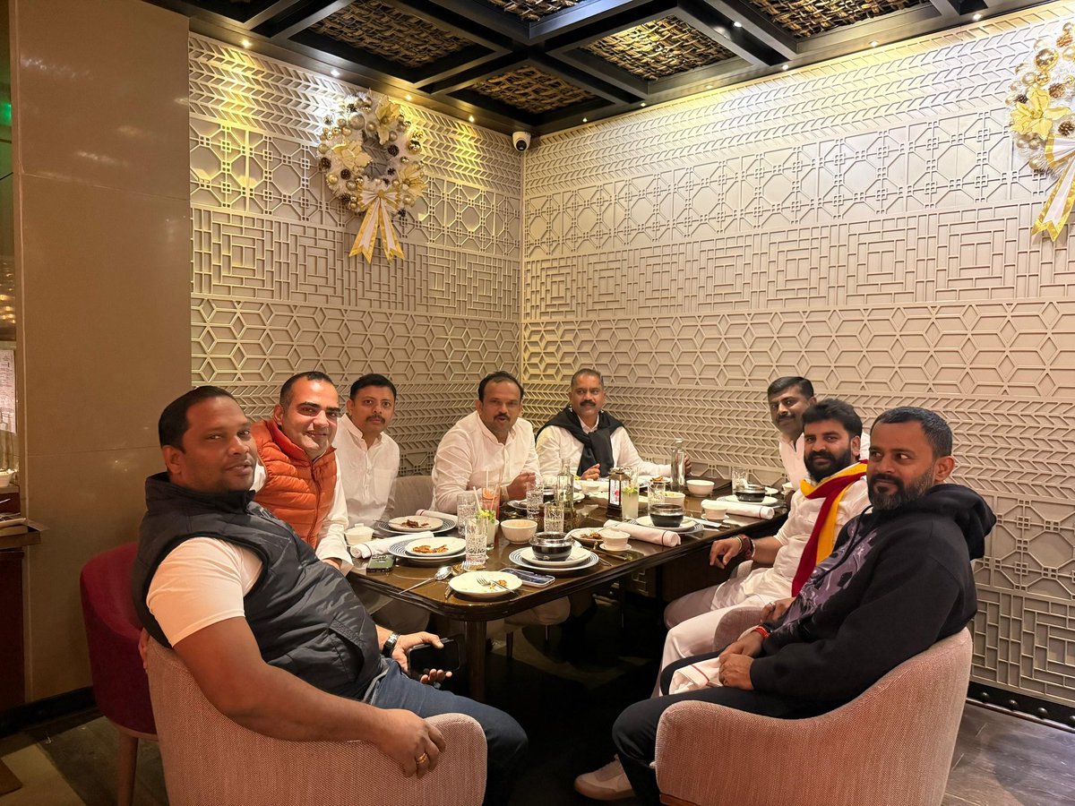 rahulraoinc's tweet photo. After the Congress rally in Delhi, a warm reunion with old comrades revisiting shared memories and renewing our commitment to common ideals. https://t.co/hjm6fpyARC
