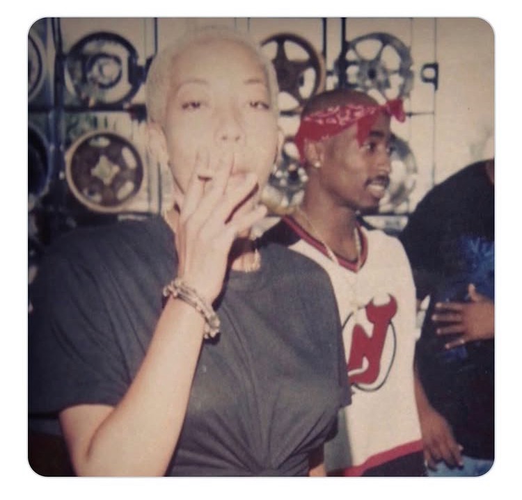 No One Outside The Circle tweet media