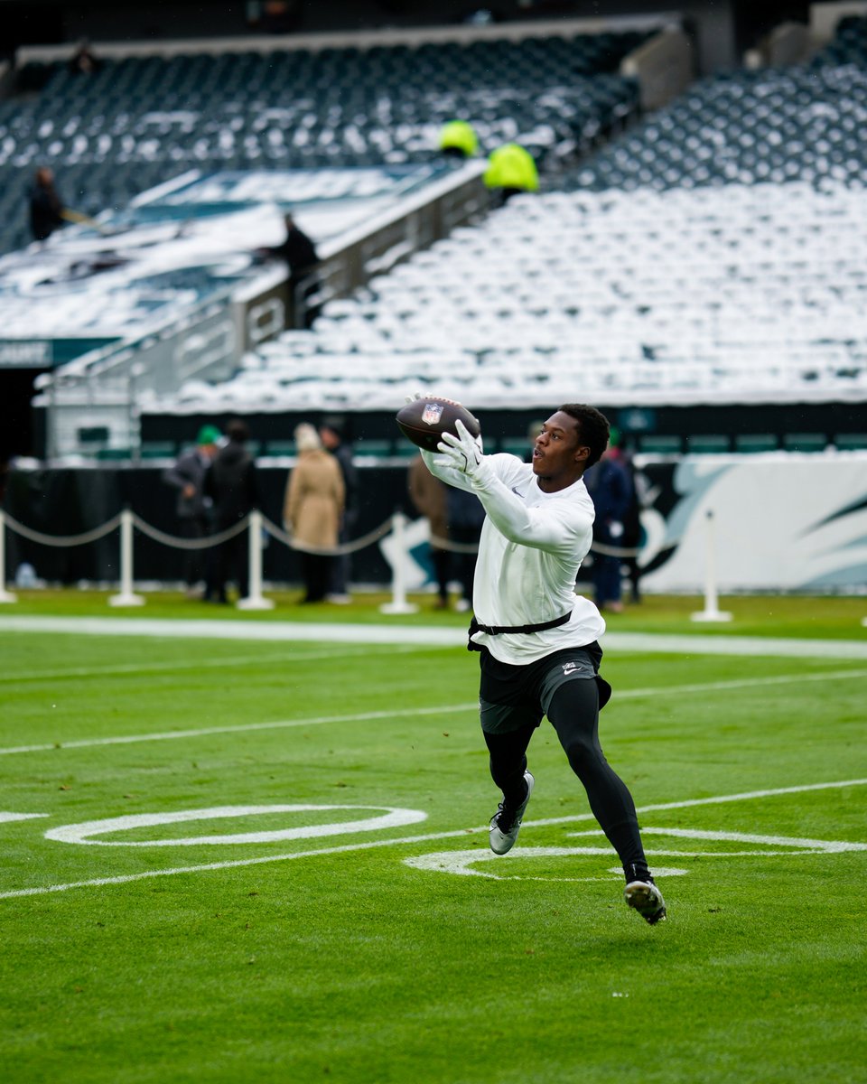 Chilly in Philly 🌨️ #LVvsPHI