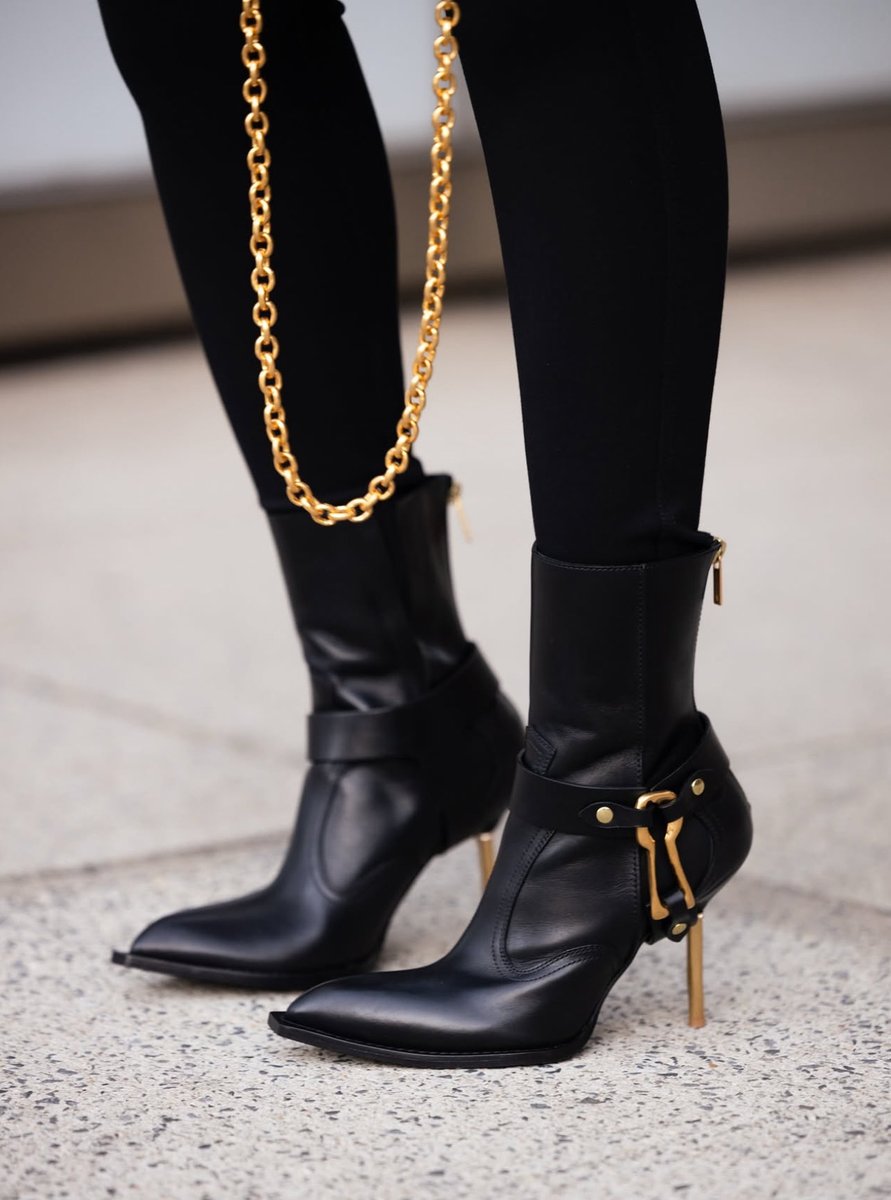 Actress Taraji P. Henson in Schiaparelli head to toe!🔥🖤