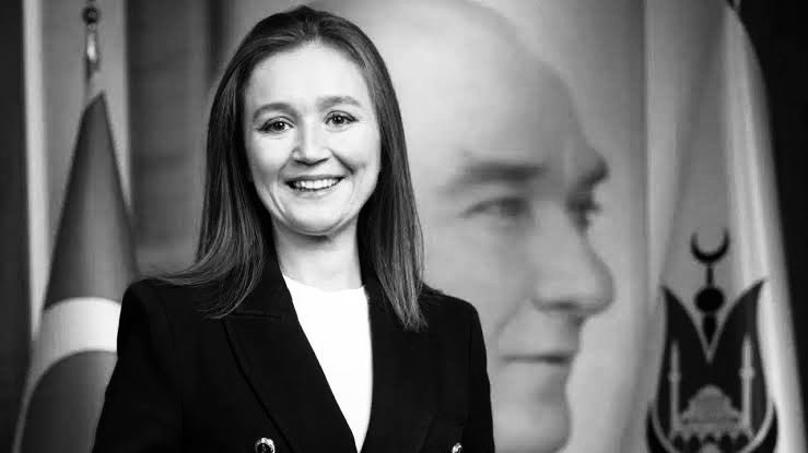 Acımız büyük, başımız sağ olsun.

Bir süredir tedavi altında olan Manisa Şehzadeler Belediye Başkanımız Gülşah Durbay’ı kaybetmenin üzüntüsünü yaşıyoruz.

Ailesinin, Manisa’nın, ülkemizin ve partimizin başı sağ olsun. Allah rahmet eylesin.