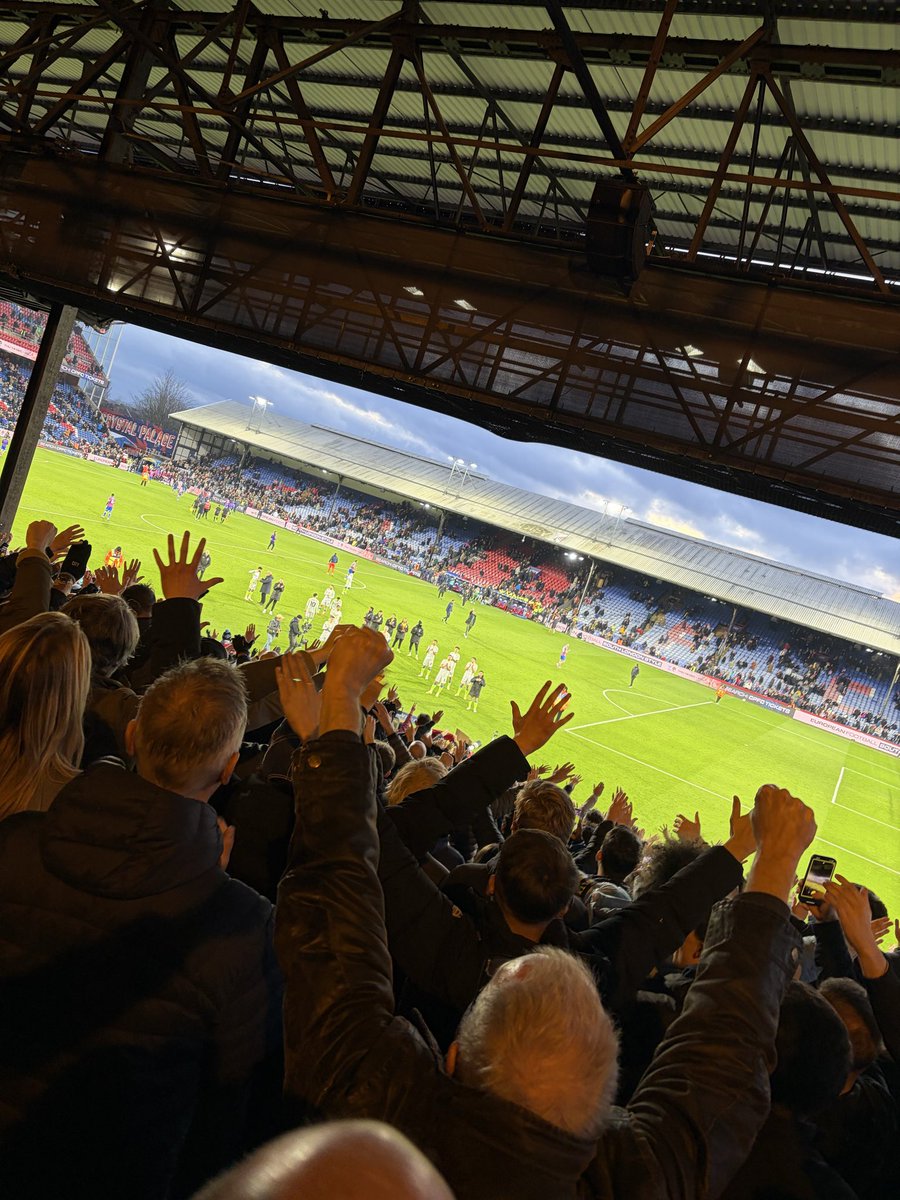 jingle bells, jingle bells, jingle all the way, oh what fun it is to see City win away😎🔵 

top day out up the blues🩵