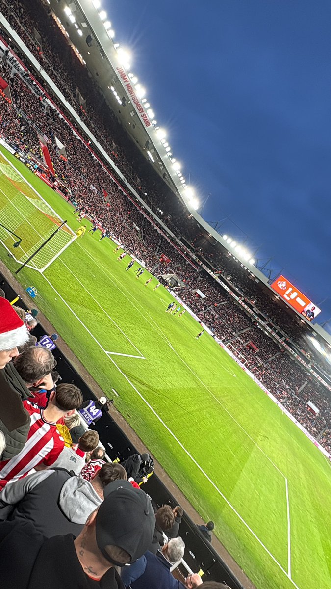 coloursofsafc's tweet photo. absolutely unreal today, couldn’t be happier. from minute one well and truly, so so proud #safc https://t.co/oMn1MX453m