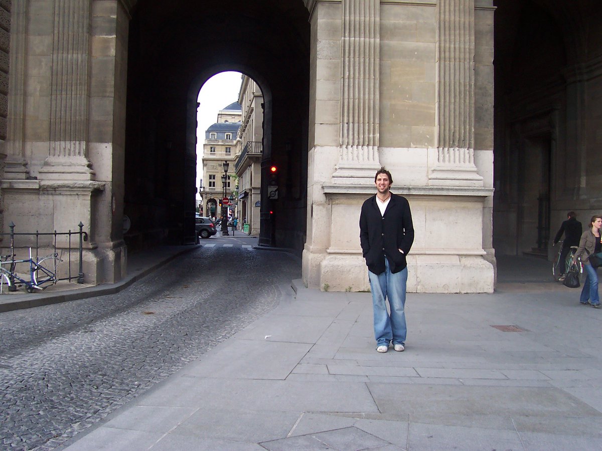 Happy Sunday,

Hope you are feeling as confident as I did willingly wearing this on the streets of Paris. 

So many 2005 vibes!

Imports…what issue are you dealing with today?