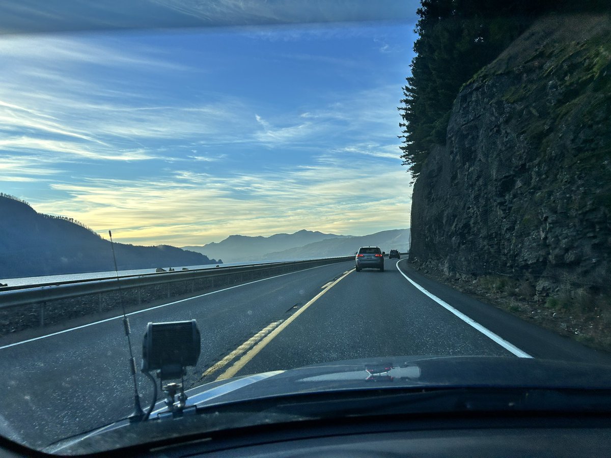 kalimoding's tweet image. average day in the pnw