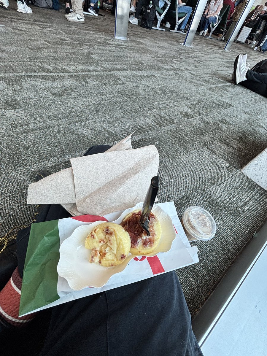 grassfedagent's tweet image. citizen, have you paid $732 for your ticket, another $85 to bring a bag, made it through your 47 minute long “precheck” line, had your face scanned, radiation shot thru your body, waited again 28 minutes for your carrageenan goy pucks and made it to your overcrowded gate yet?