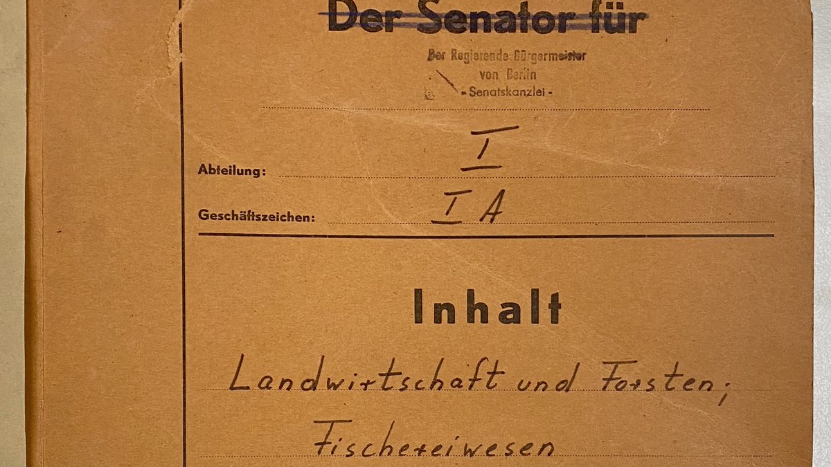 Das Jahr 2026 wirft seine Schatten voraus. Wer immer sich für #Berlin-Geschichte der besonderen Art interessiert, komme am 21. Januar in die Gedenkstätte Berliner Mauer. Wir reden über ein spannendes, zumeist übersehenes Kapitel: #LändlichesBerlin.
Gern RT, danke. Infos folgen.