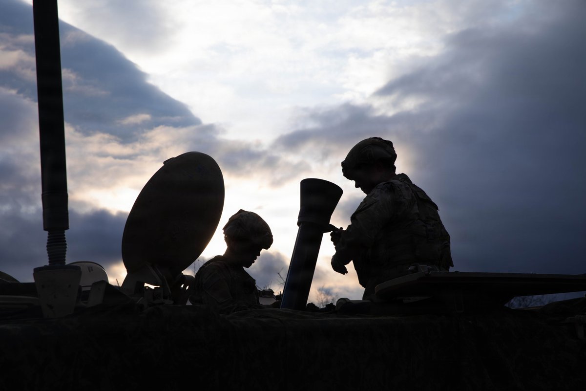 USArmyEURAF's tweet image. Shadows, steel, and readiness ⚡️

Soldiers wrap up a mortar fire mission at Novo Selo Training Area, Bulgaria—strengthening V Corps’ presence and demonstrating the U.S. commitment to collective defense.

📸: Sgt. Adel Pacheco Alvarez

#ThisIsUSAREURAF | #SwordOfFreedom