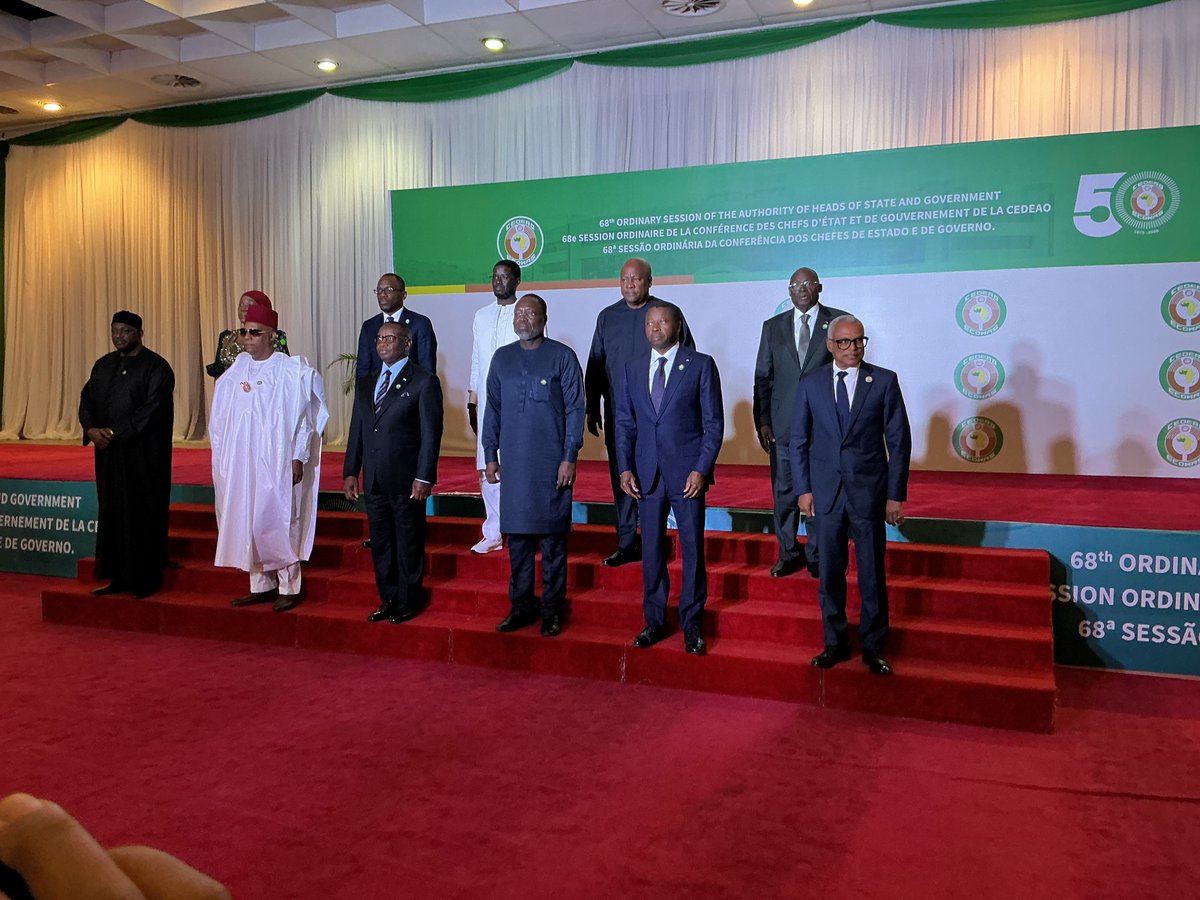 UEMOA_Officiel's tweet photo. La Conférence des Chefs d'Etat et de Gouvernement de la #CEDEAO se tient ce 14 décembre 2025 au Palais présidentiel à #Abuja au #Nigeria. Le Président de la @UEMOA_Officiel, #AbdoulayeDIOP prend part à la rencontre.
#JuliusMaadaBio
#abdoulayueDiop
https://t.co/u0U5cONatn https://t.co/eMHFcZa1zN
