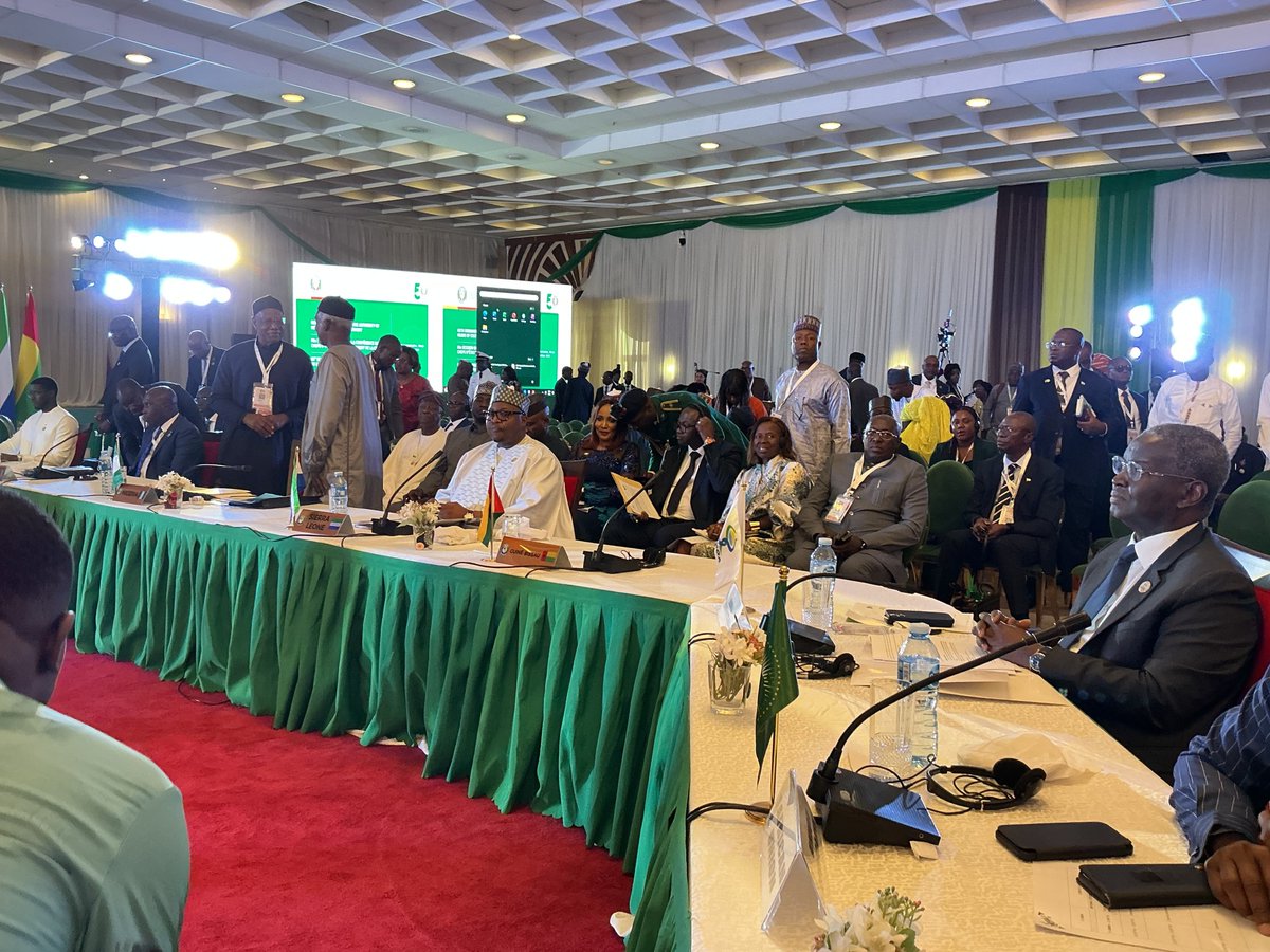 UEMOA_Officiel's tweet photo. La Conférence des Chefs d'Etat et de Gouvernement de la #CEDEAO se tient ce 14 décembre 2025 au Palais présidentiel à #Abuja au #Nigeria. Le Président de la @UEMOA_Officiel, #AbdoulayeDIOP prend part à la rencontre.
#JuliusMaadaBio
#abdoulayueDiop
https://t.co/u0U5cONatn https://t.co/eMHFcZa1zN