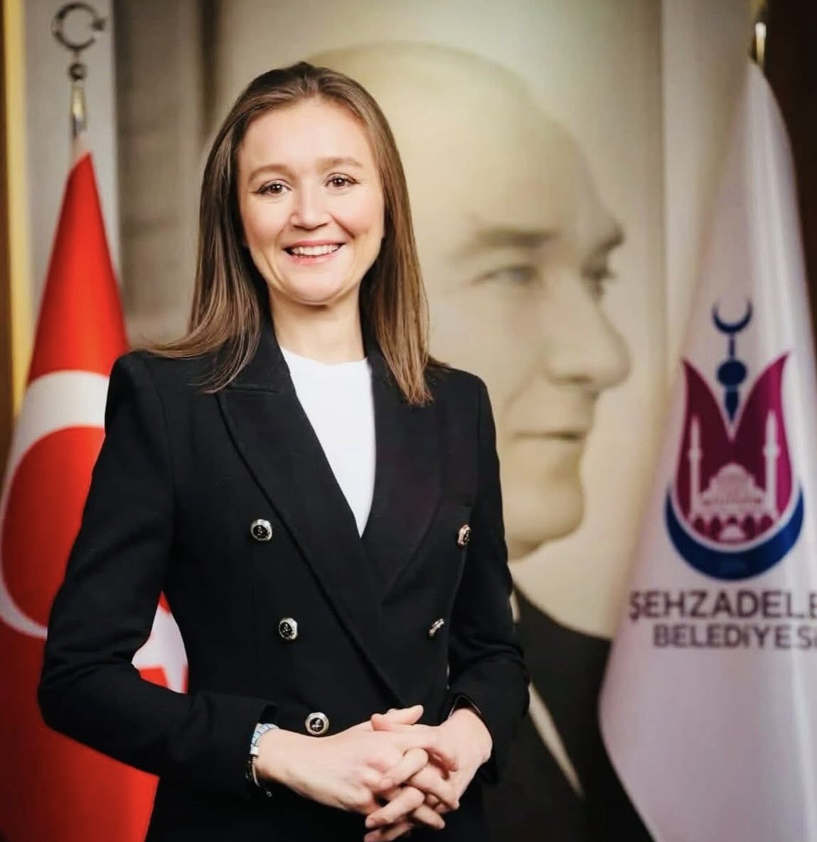 Uzun süredir amansız bir hastalıkla mücadele eden Şehzadeler Belediye Başkanımız Gülşah Durbay’ı kaybetmenin derin üzüntüsünü yaşıyoruz.
Kendisine Allah’tan rahmet; ailesine, yakınlarına, Manisalılara ve tüm sevenlerine sabır ve başsağlığı diliyorum.
Mekânı cennet olsun.