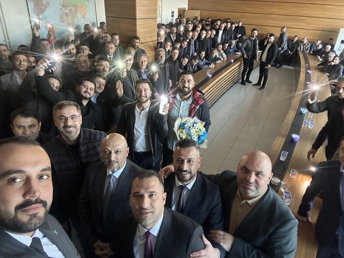 Merkez İlçe Başkanlığımızın devir teslim törenine katılım sağladık. Törende, görevi devralan Merkez İlçe Başkanımız Sayın Turgay KURTKAN’a başarılar diliyor; bugüne kadar göstermiş olduğu özverili çalışmalarından dolayı görevi devreden Emre Güzelsoy’a teşekkür ediyorum.