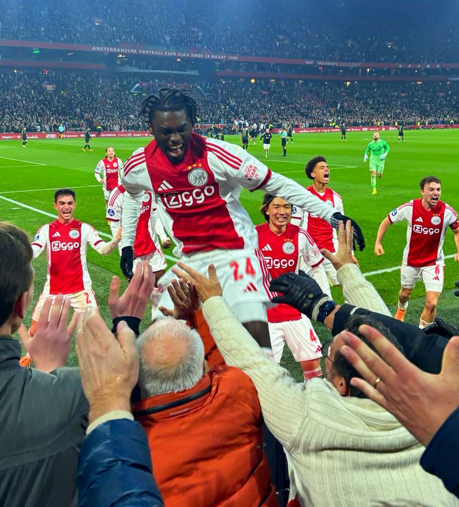 SegersGilles's tweet image. Wat een plaatje zeg.  een en al passie 💯🤌🔥❤️ #Mokio #Ajax #ajafey