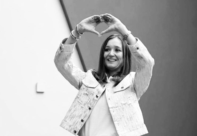 Şehzadeler Belediye Başkanımız Gülşah Durbay’ın vefatını büyük bir üzüntüyle öğrendim.

Çalışkanlığı ve güleryüzü ile her zaman saygıyla anılacak olan Gülşah Başkanımıza Allah’tan rahmet; ailesine, yakınlarına, belediye camiamıza ve Manisa halkına sabır ve başsağlığı diliyorum.