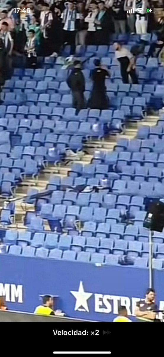 polc1899's tweet photo. @jotaolperico @BlaugranarmyFCB En el vuestro cantan las sillas🤣🤣🤣🤣🤣🤣 https://t.co/KT8SWEO1v5