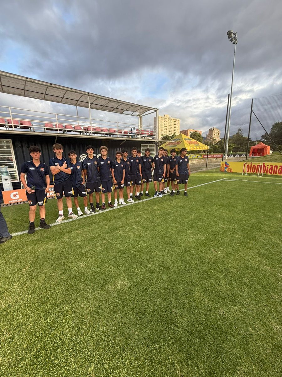 abcfutbolbase1's tweet photo. Momentos que se quedan en el equipo 🤍🇨🇴
Visitar la sede de la Selección Colombia fue inspiración pura. https://t.co/wk65x4oX1Z