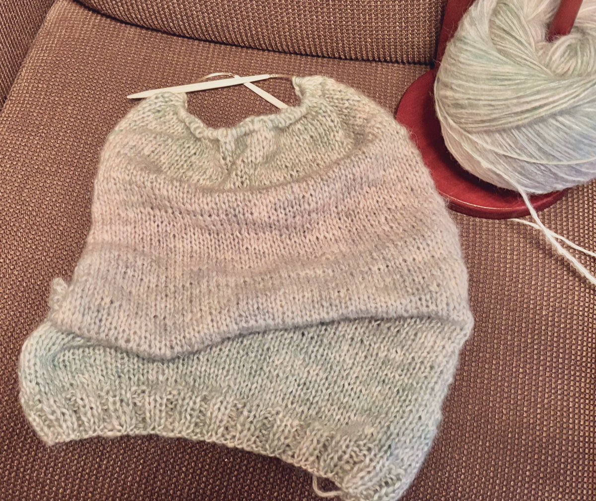 マフラー🧣進捗 50cmくらい

アマプラで編み物のお供に良さげな映画かドラマないかな₍ᐢ..ᐢ₎？