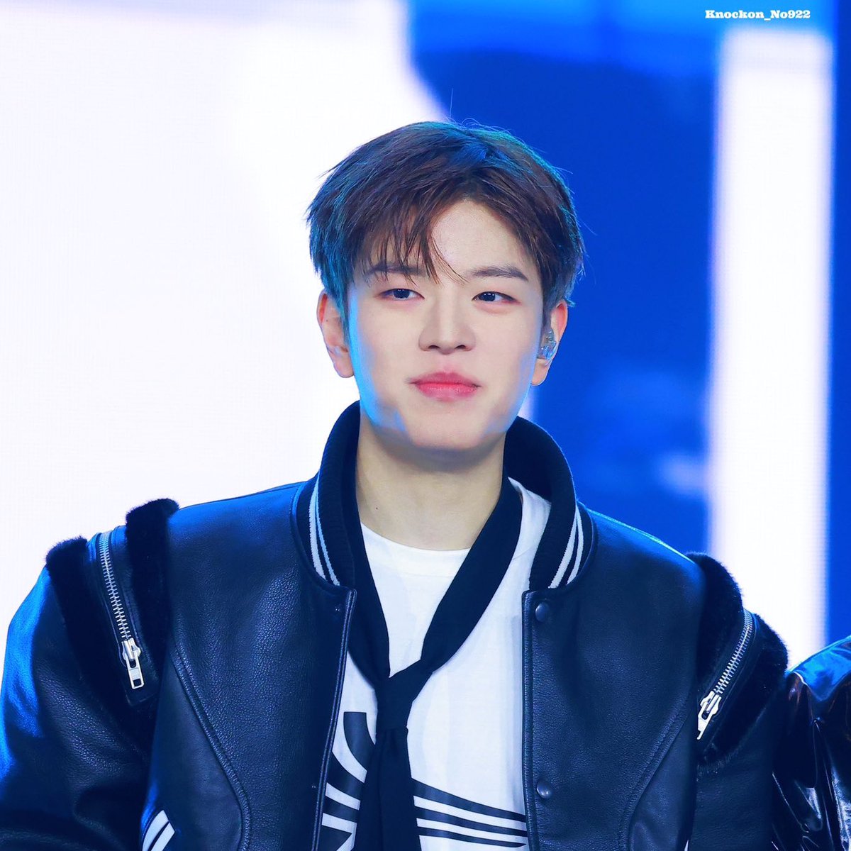 seungpymin's tweet image. kim seungmin, please never stop being you. just exist as you — that gentle, sincere heart that the world is lucky to know.

you don’t have to carry everything alone. stay true, stay soft, stay real, stay as you. 

and for everything else, lean on skies. 
we’ll hold it for you 🤍