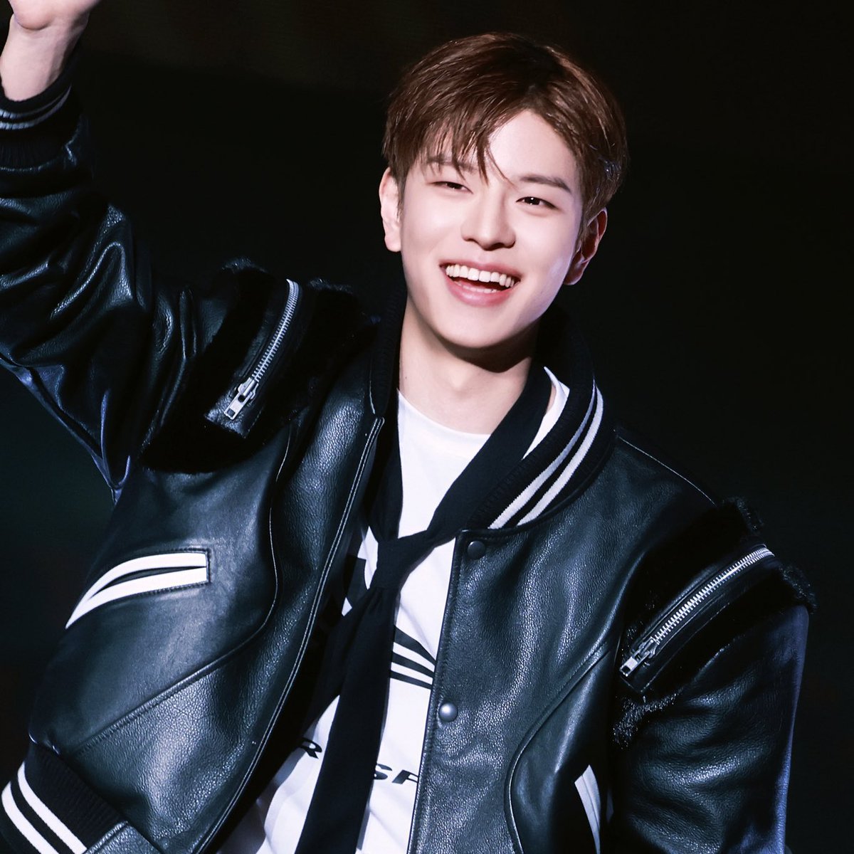 seungpymin's tweet image. kim seungmin, please never stop being you. just exist as you — that gentle, sincere heart that the world is lucky to know.

you don’t have to carry everything alone. stay true, stay soft, stay real, stay as you. 

and for everything else, lean on skies. 
we’ll hold it for you 🤍