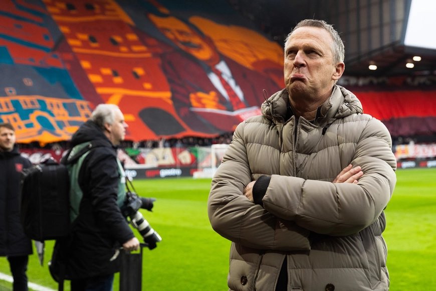MikeGerritsen's tweet photo. Menig voetbal supporter bij het zien van de sfeeractie:
#twegae https://t.co/WM9FyHRERs