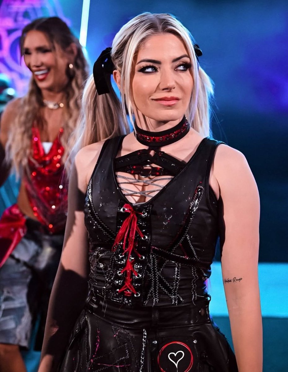 WWENewsUpdates2's tweet image. Alexa Bliss ❤️❤️❤️