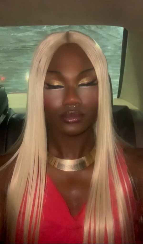 femmeang3l's tweet photo. I love being darkskin https://t.co/fv84AT9brX