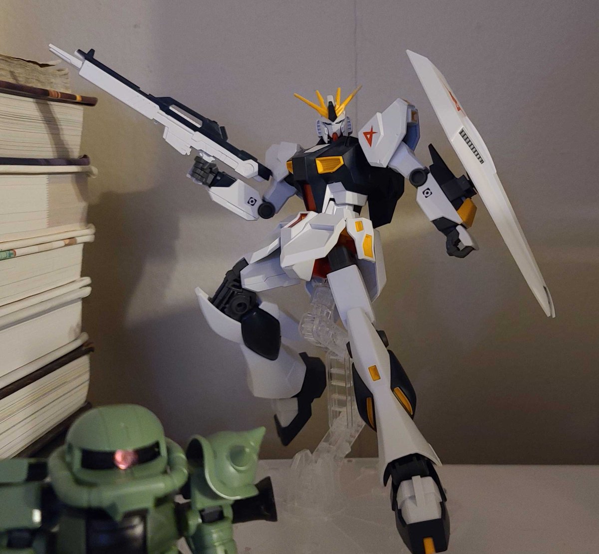 I set up a base for EG Nu, but wasn't sure how to pose it. Tried to recreate one I saw in a Google search.