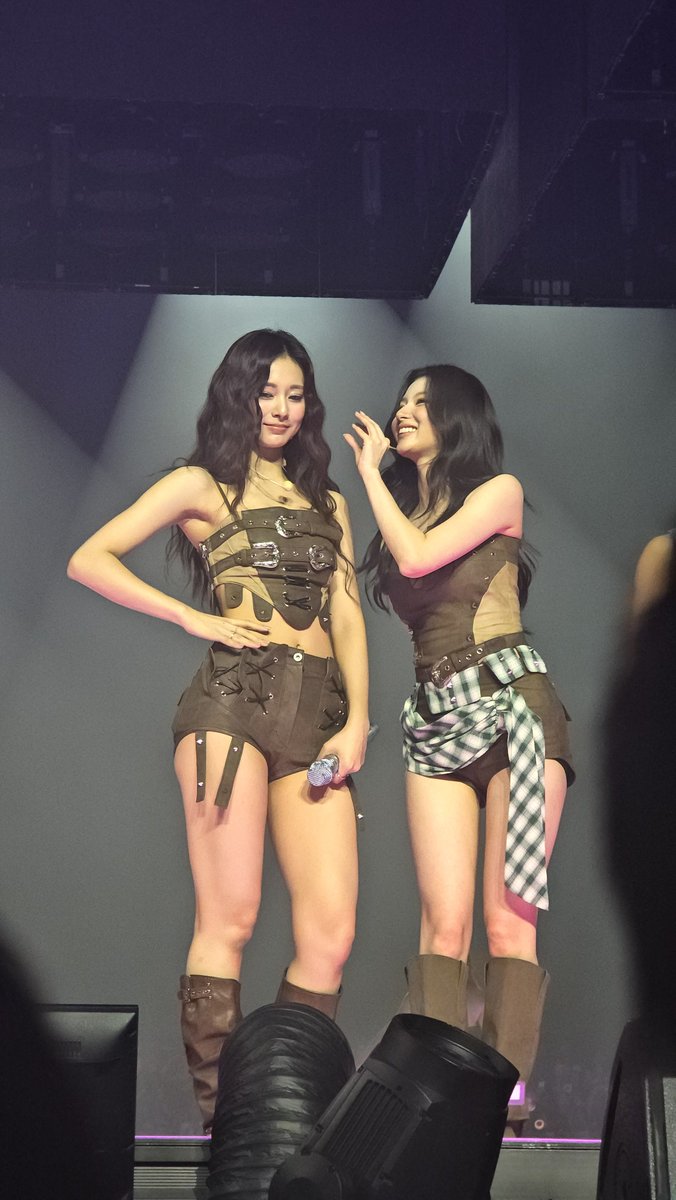 zyozyo_mmm's tweet photo. 251214 Bangkok D2🇹🇭

サツ💜💙

#TWICE_THISISFOR_WORLD_TOUR 
#TWICE #트와이스 #SANA #tzuyu #サナ　#ツウィ #THISISFORBKK
#TWICE_THISISFOR_WORLD_TOUR_BANGKOK https://t.co/qoEjepbhZM