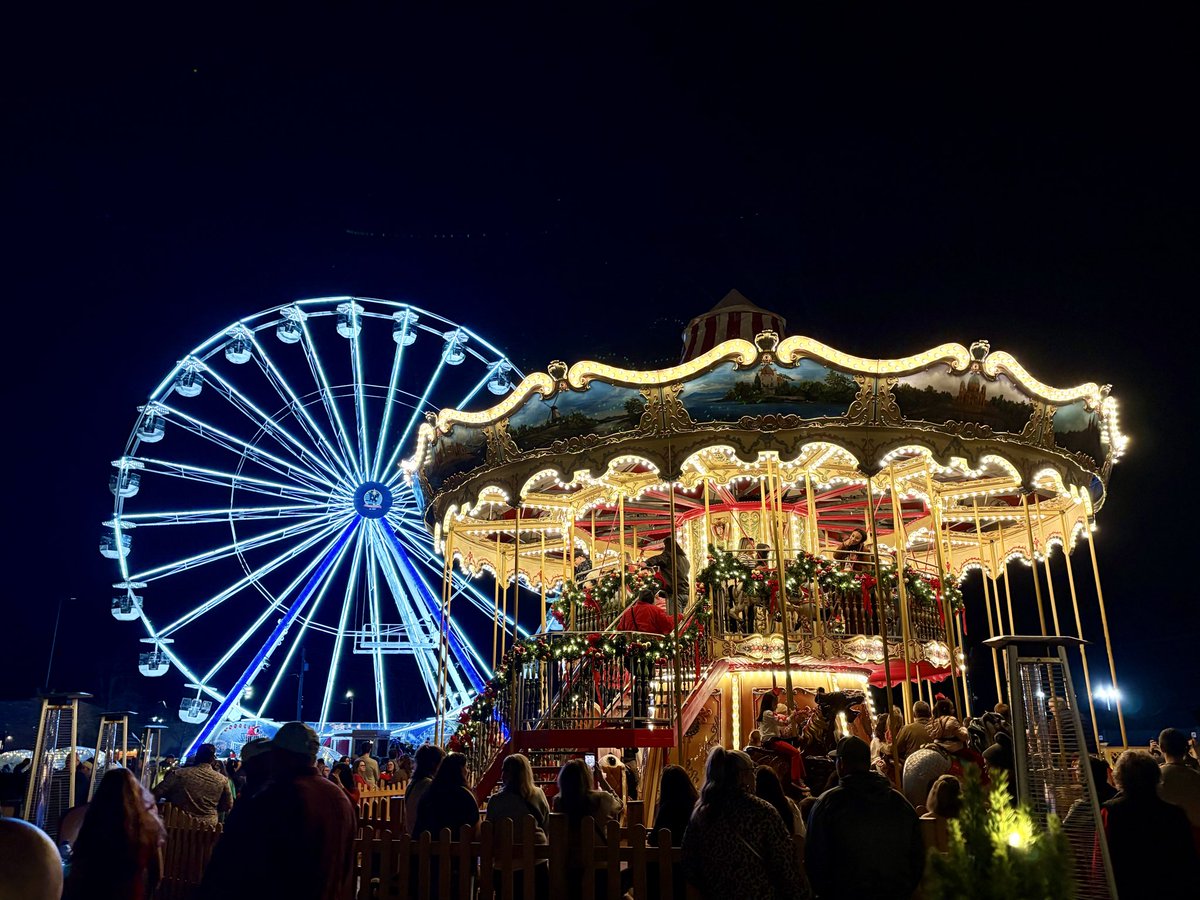 kris10howell's tweet photo. Cullman Christkindlmarkt 🎅🏻🎄✨ https://t.co/aEqKenCa3w