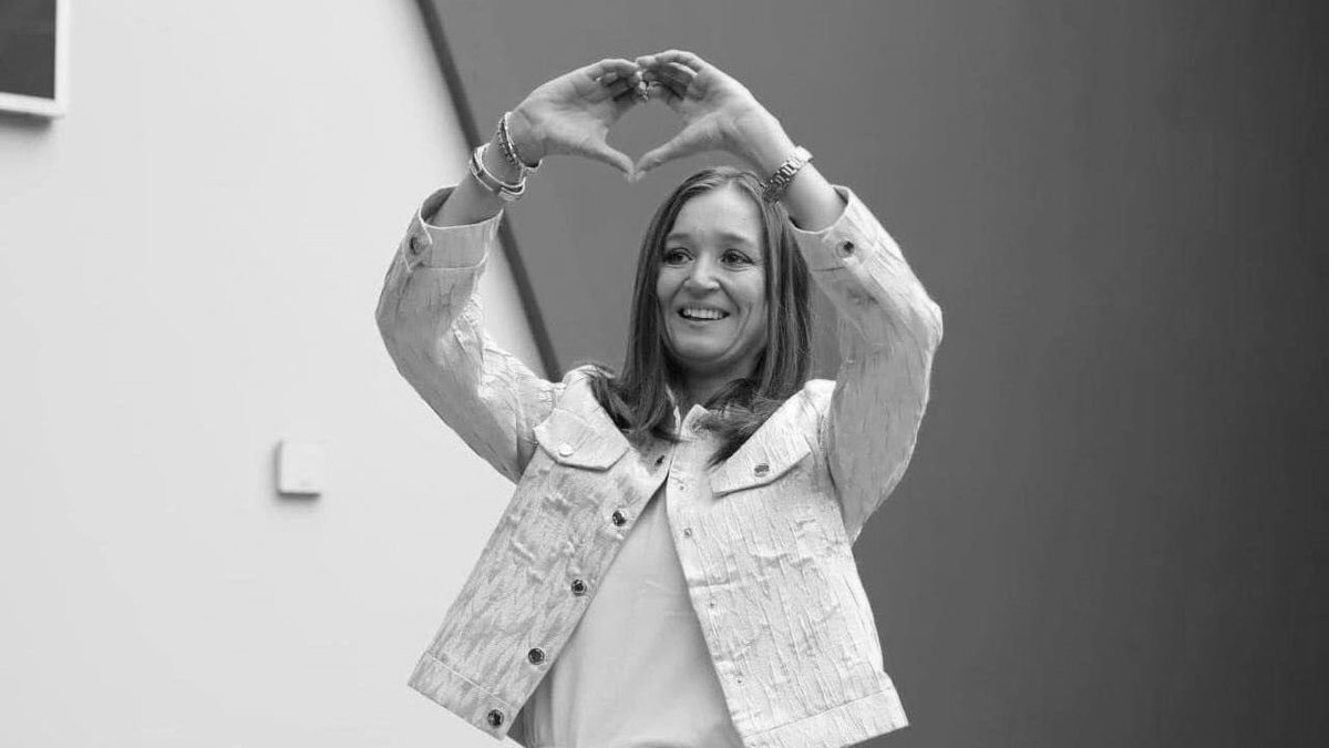 Yazmak çok zor. Çok üzgünüm, çok.

Tertemiz kalbiyle, yaşama sevinciyle, gülüşüyle, cesaretiyle, çalışkanlığıyla hepimize güç veren, yoldaşlık eden kıymetlimizi, biricik başkanımızı, sevgili Gülşah Durbay'ı yitirdik.

Seni hiç unutmayacağız Gülşah Başkanım. Hayatlarımızda