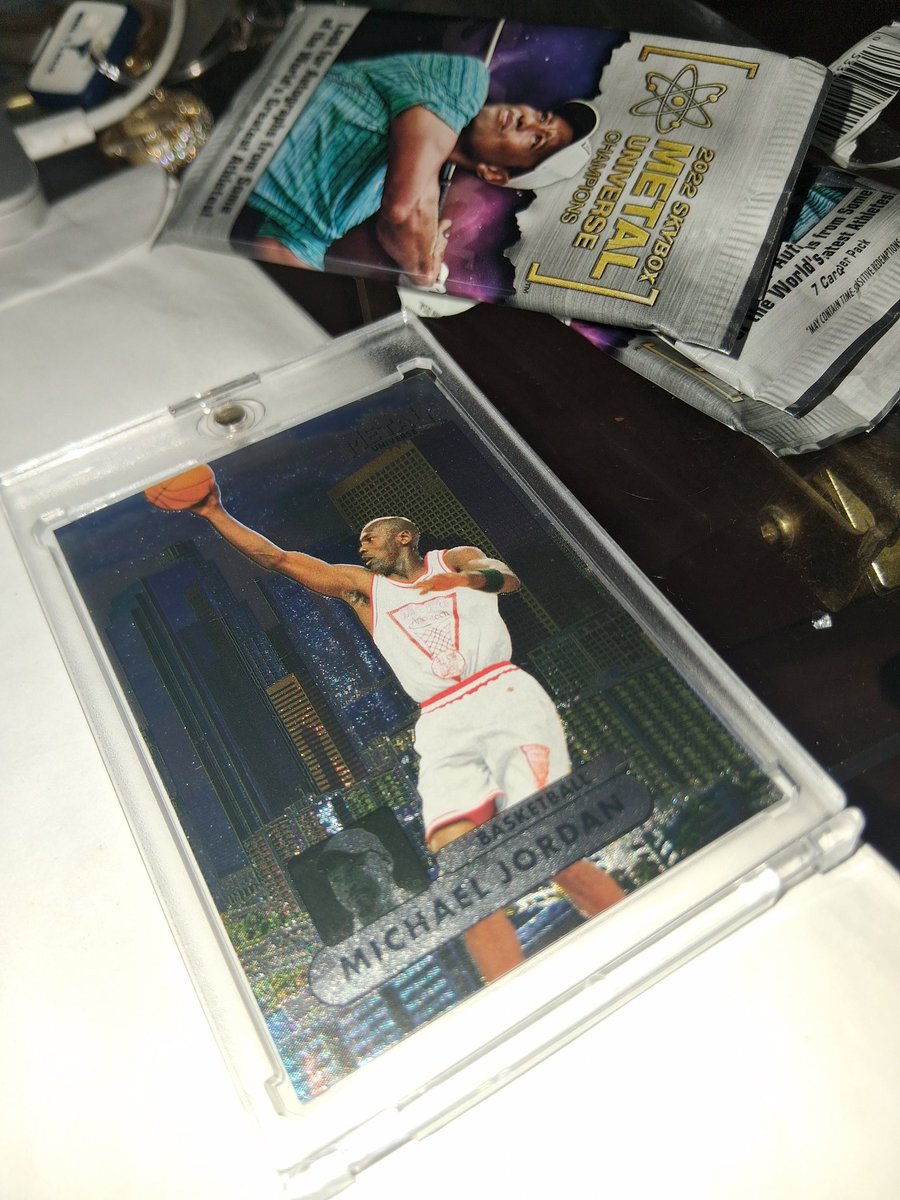 Ripping packs got this #Michaeljordan #collection cards