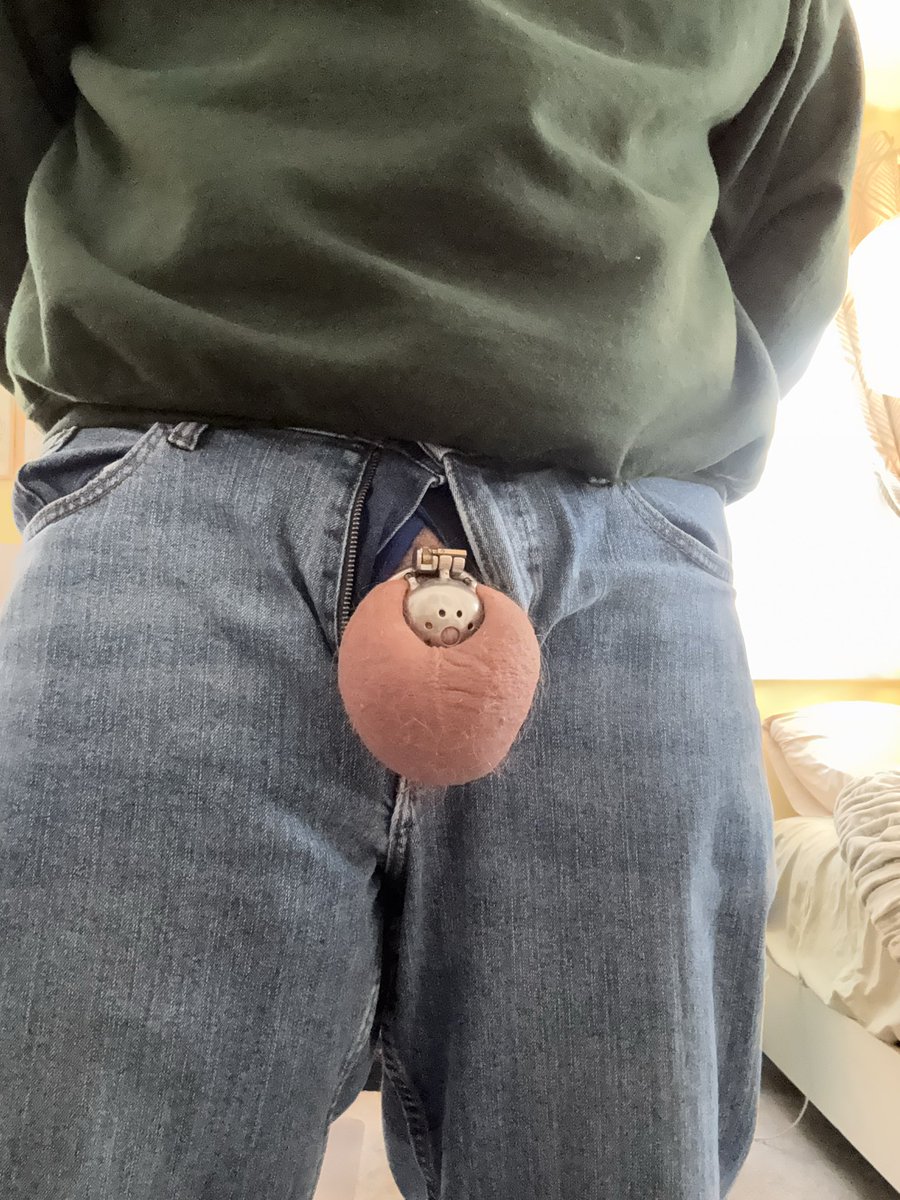 GoodBoy_DC's tweet photo. love that my balls are bigger than my pathetic nub https://t.co/iKMU2HVnld