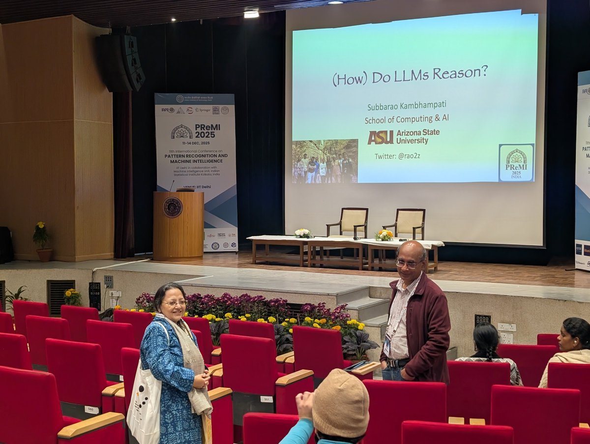 A menos que tengas una selfie obligatoria con tu foto policial en la enorme valla publicitaria de la conferencia, no pue