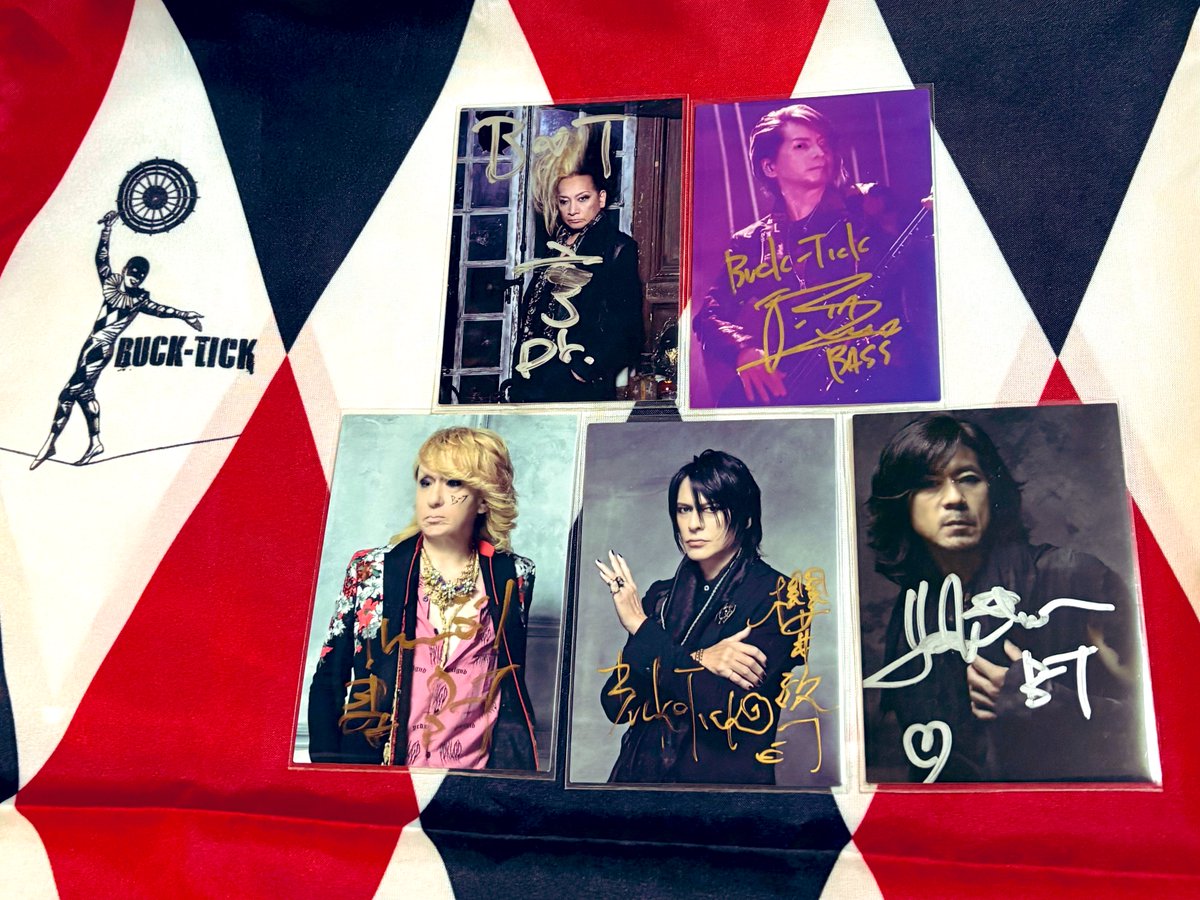 今日で念願の全員のサイン入りトレカコンプじゃい！！！！！