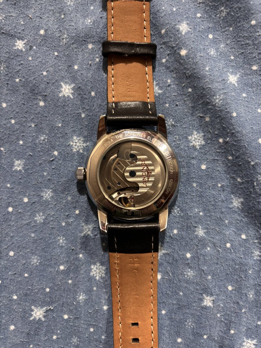 Dostlar bu saat orijinal mi, ne dersiniz, kasadaki referans numarası ile saat uyuşmuyor